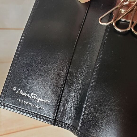 Authentic Salvatore Ferragamo Leather Keyholder Black Silver Tone Hardware Unise - Picture 13 of 16